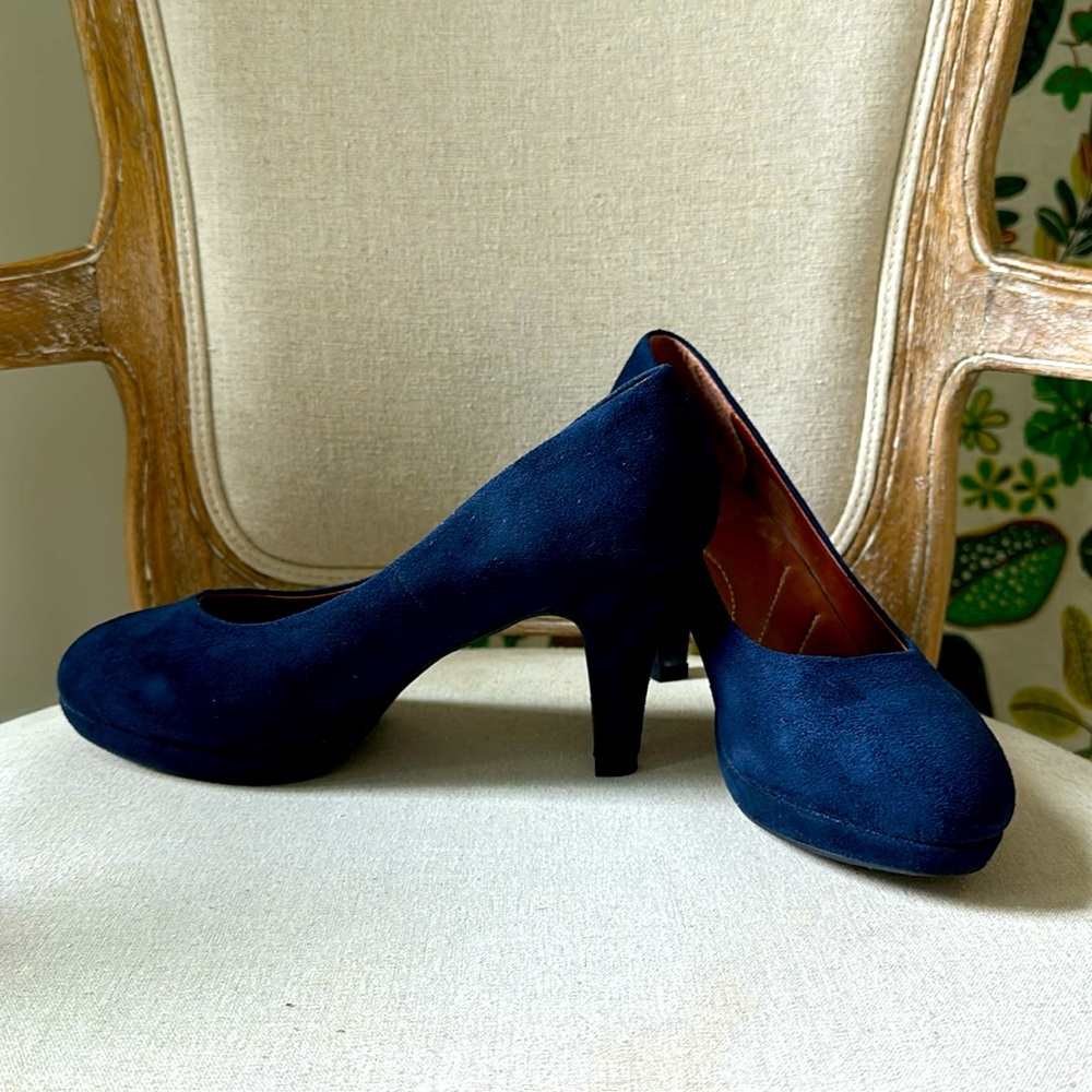 Boston Design crushed velvet heels. midnight/dark blue